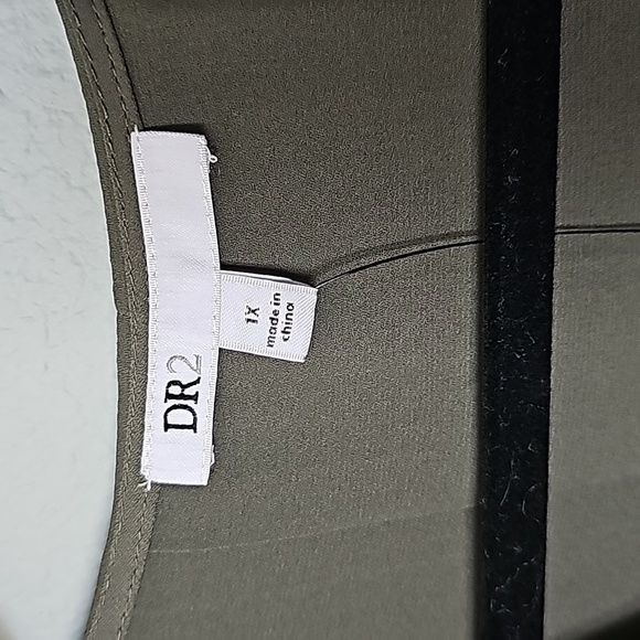 DR2 Popover Dressy Size 1X NWT Olive Green short Sleeve Blouse - Picture 2 of 6